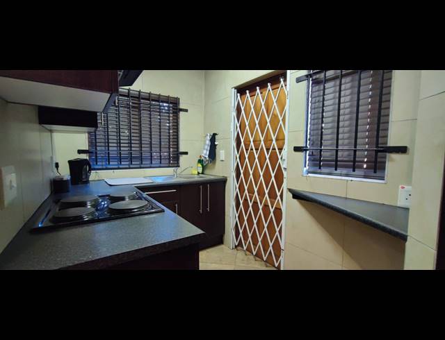 318M² BUILDING FOR SALE IN ROOIHUISKRAAL